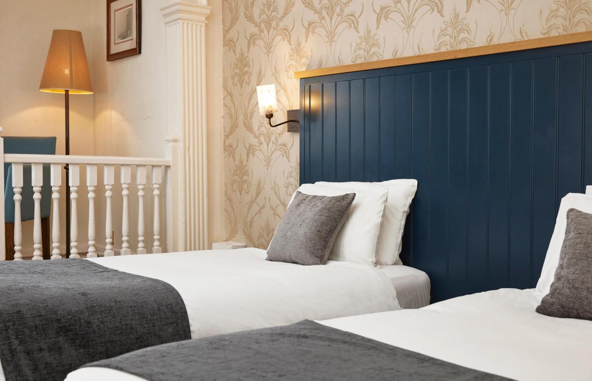 Bull Hotel By Greene King Inns Лонг Мелфорд Екстериор снимка