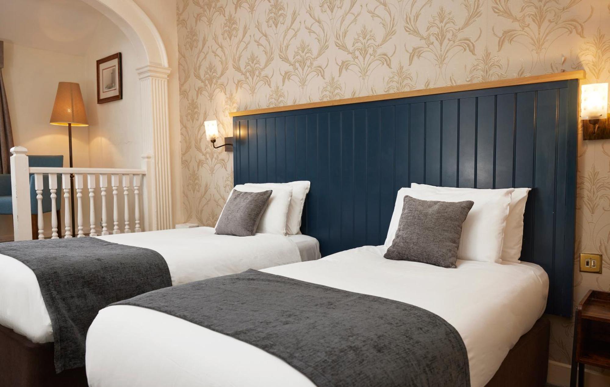 Bull Hotel By Greene King Inns Лонг Мелфорд Екстериор снимка