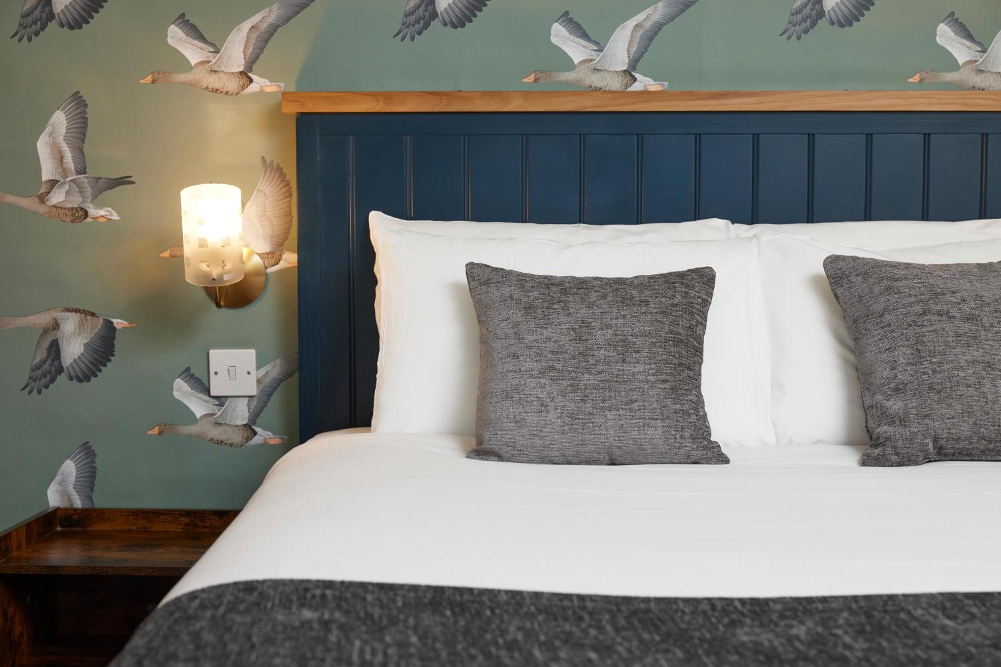 Bull Hotel By Greene King Inns Лонг Мелфорд Екстериор снимка